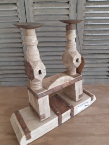 2 armerige kandelaar 3