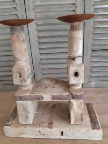 2 armerige kandelaar 6