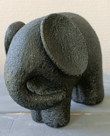 Detailfoto van olifant decoratie waarop de subtiele structuur van het oppervlak zichtbaar is