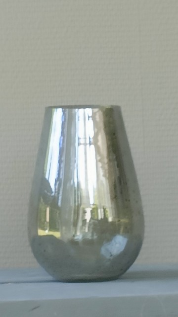 Decoratieve Glazen vaas Stones Luster 14 x 20 cm met parelmoerachtige glans van voren bekeken