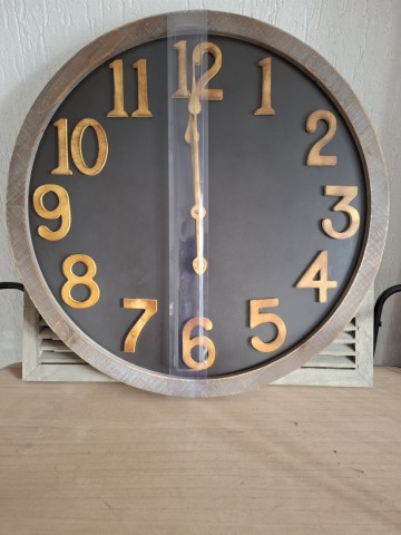 Houten klok voorfront