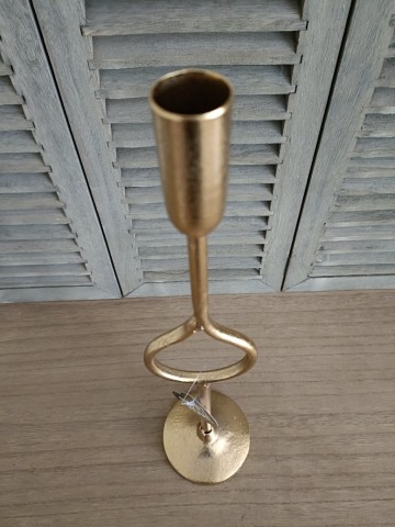 slanke goudkleurige kandelaar met ring bovenaf