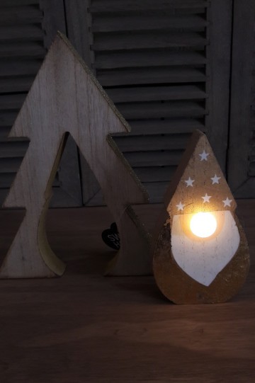 Kerstman in denneboom 1