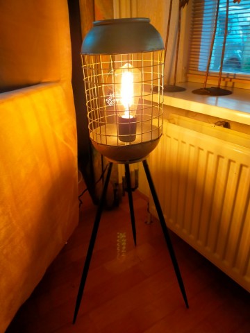 staande industriële lamp woonkamer aan