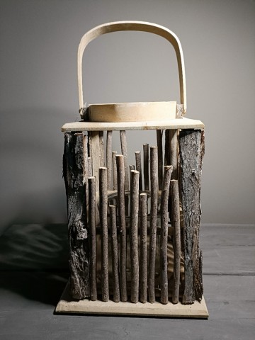 Lantaarn Hout Whitewash vooraanzicht met houten frame en cilinderglas