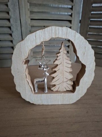 Ornamentje rendier met dennenboom