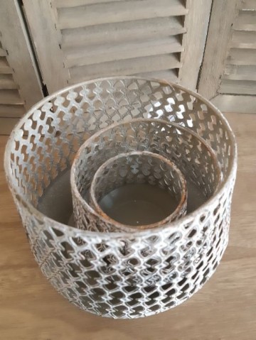 Windlichten 3-delig rustiek wit-grijs inelkaar