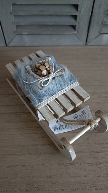 Sleetje grijs met dennenappel bovenaf