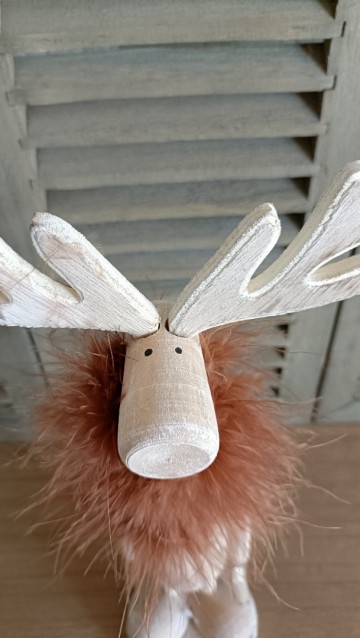 Staand houten rendier bovenaf