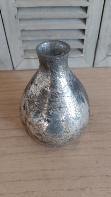 Vaasje rubbed silver grey bovenaf
