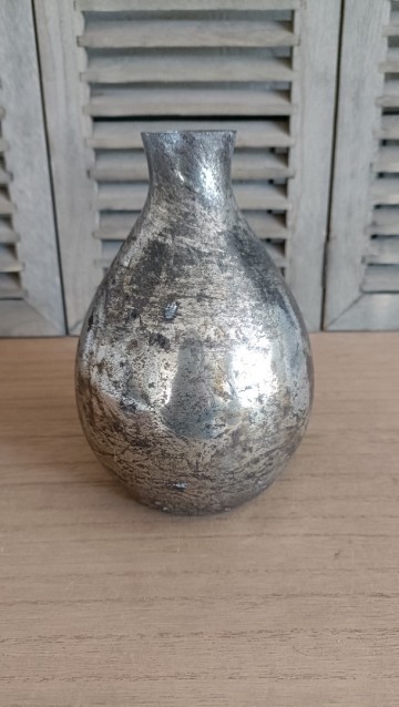 Vaasje rubbed silver grey