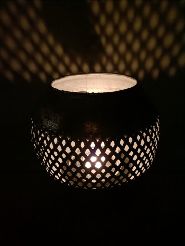 Windlicht bol gold 20x15 in het donker