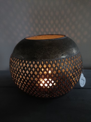 Windlicht bol gold met brandend waxinelichtje, sfeervol verlicht, goudkleurig