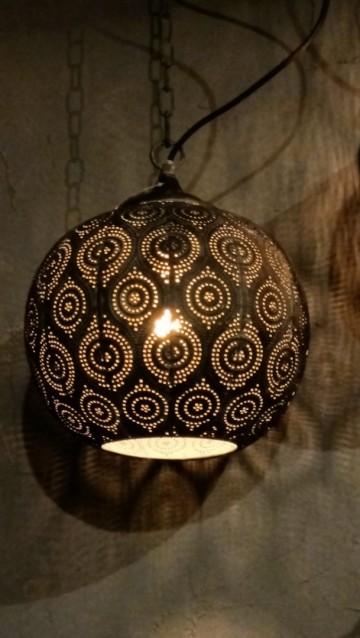 Zago plafondlamp Maroc met warme lichtgloed, brandend