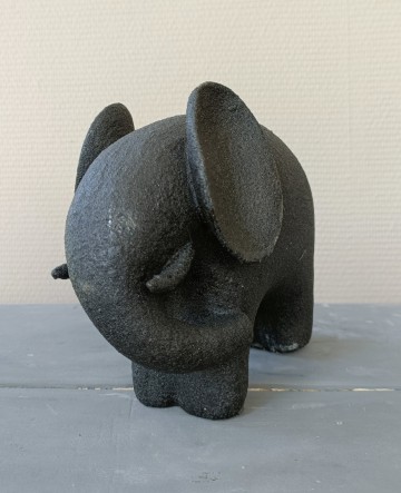 Zwart decoratiebeeld olifant 20x11x17 cm gefotografeerd vanaf de rechterkant