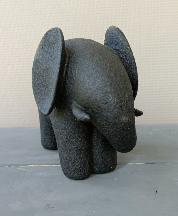 Zwart decoratiebeeld olifant 20x11x17 cm gefotografeerd vanaf de linkerkant