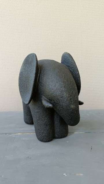 Zwart decoratiebeeld olifant 20x11x17 cm gefotografeerd vanaf de linkerkant